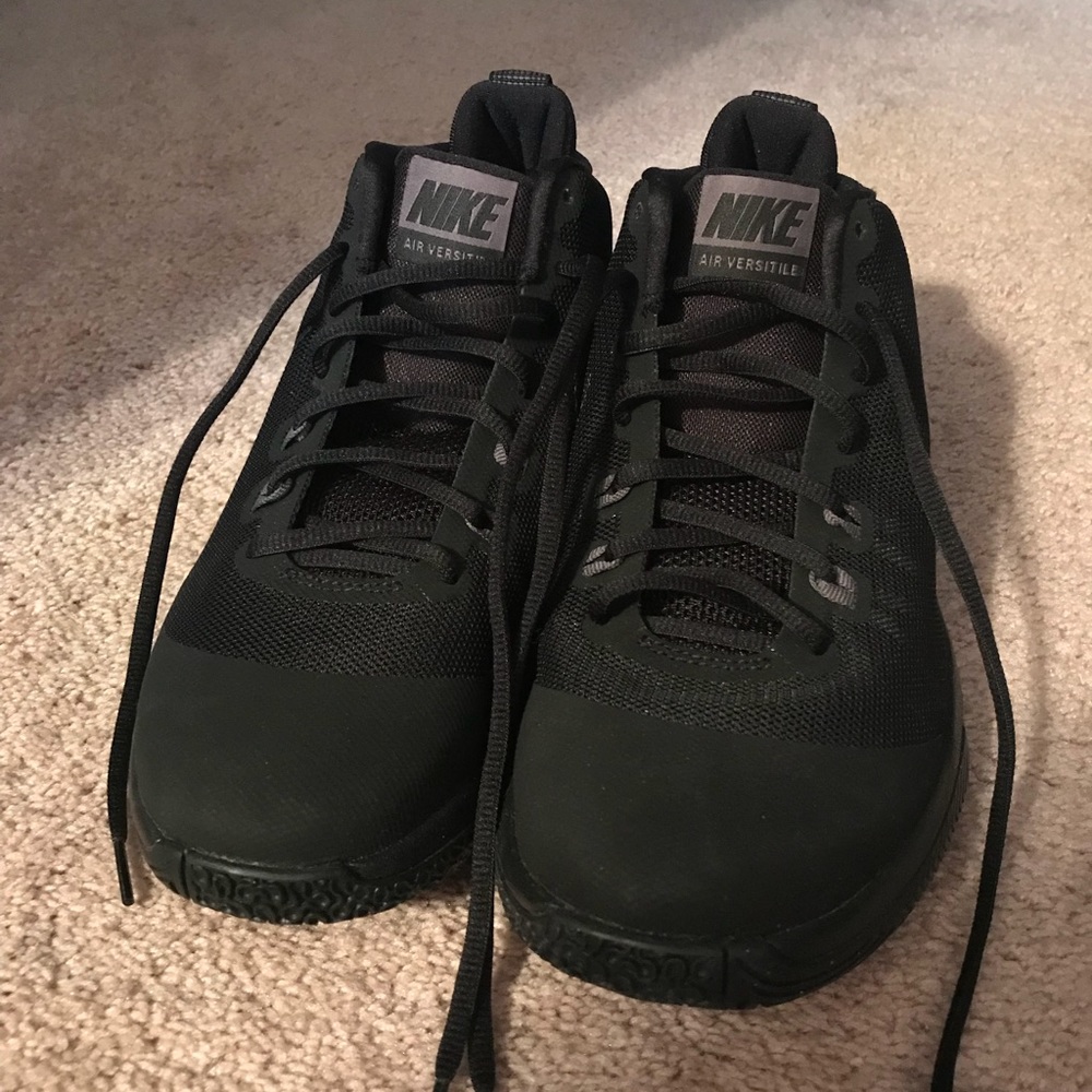 Never Worn Nike Air Versatile Sneakers